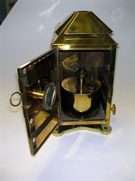 oil lamp. Oil Lamp: This actual brass